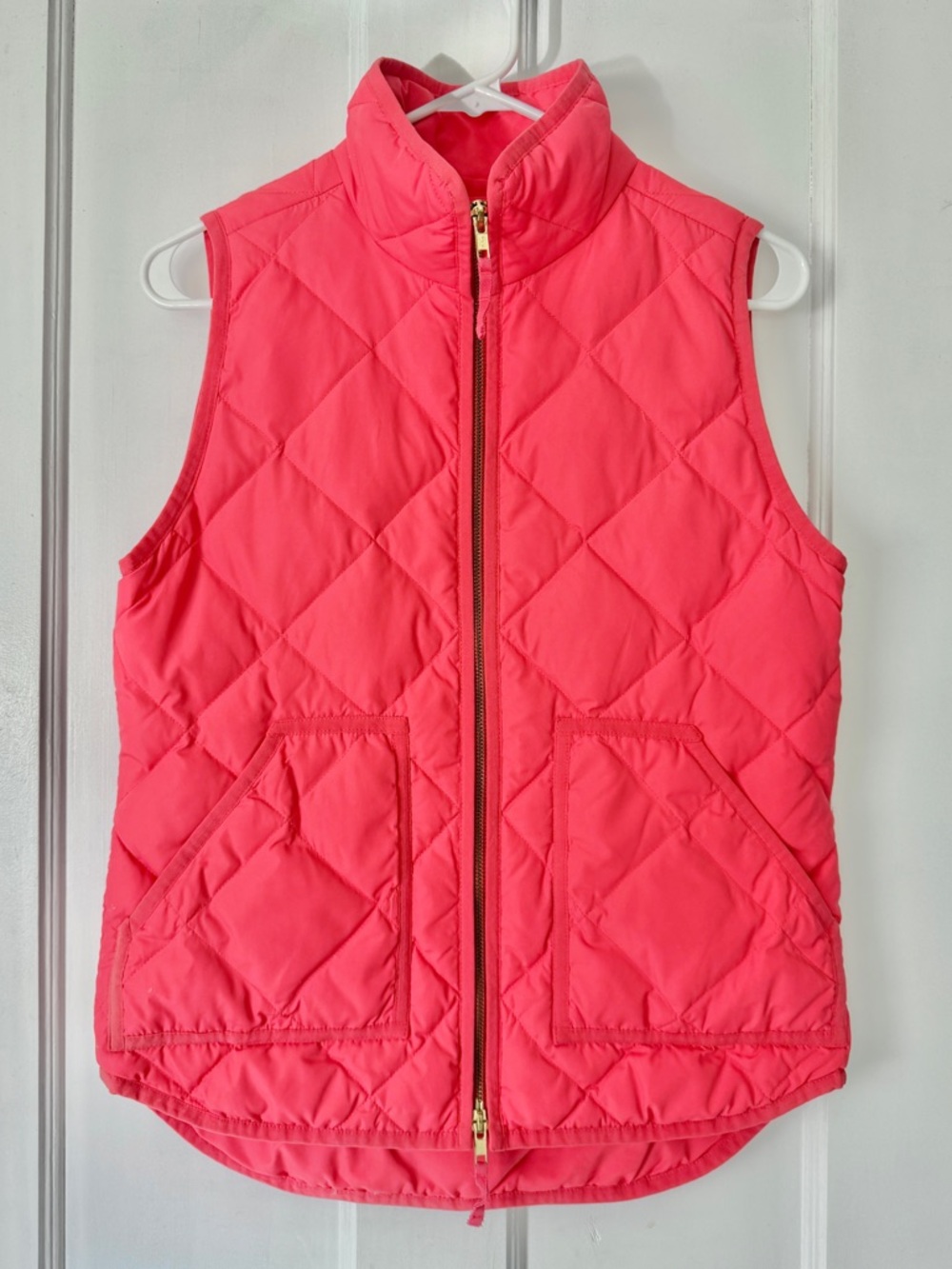 J. Crew Women XS Bright Coral Pink Quilted Puffer Vest Down, Zip, Pockets Snap 💓